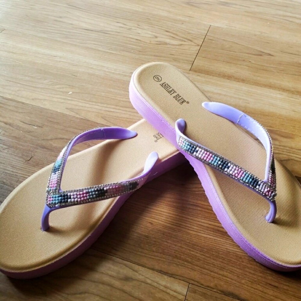 NWOT Ashley Blue flip flops